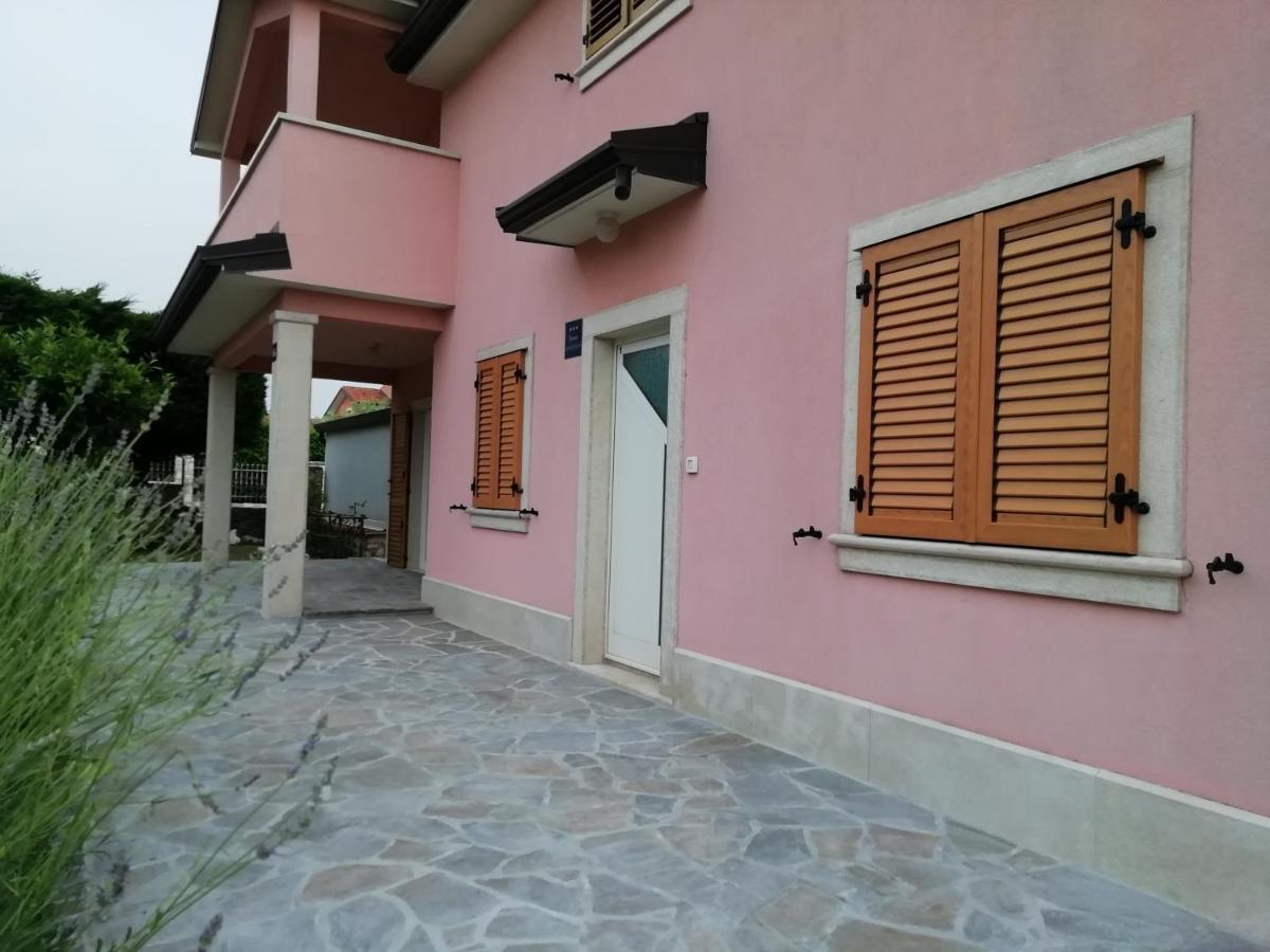 Apartmani Vesna บูเย ภายนอก รูปภาพ